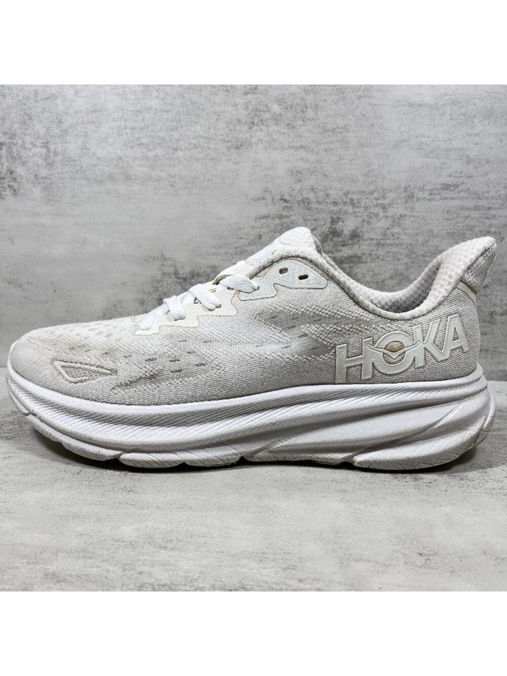 Hoka One One Clifton 9 Running Shoes - Men's Size 8.5 - White